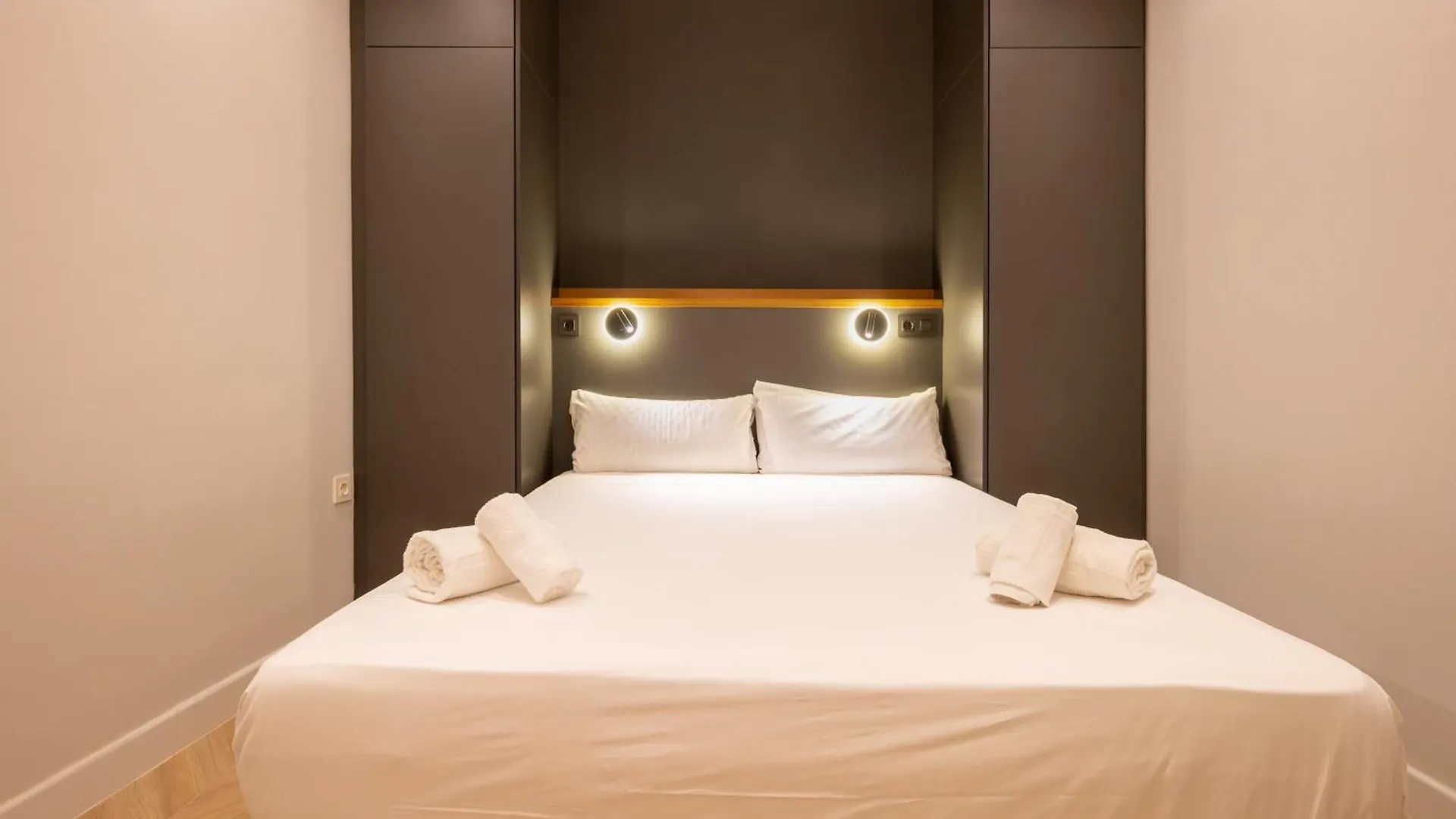 Elegant Apartment - 2 Bd 1 Bth - Center Sevilla Spain