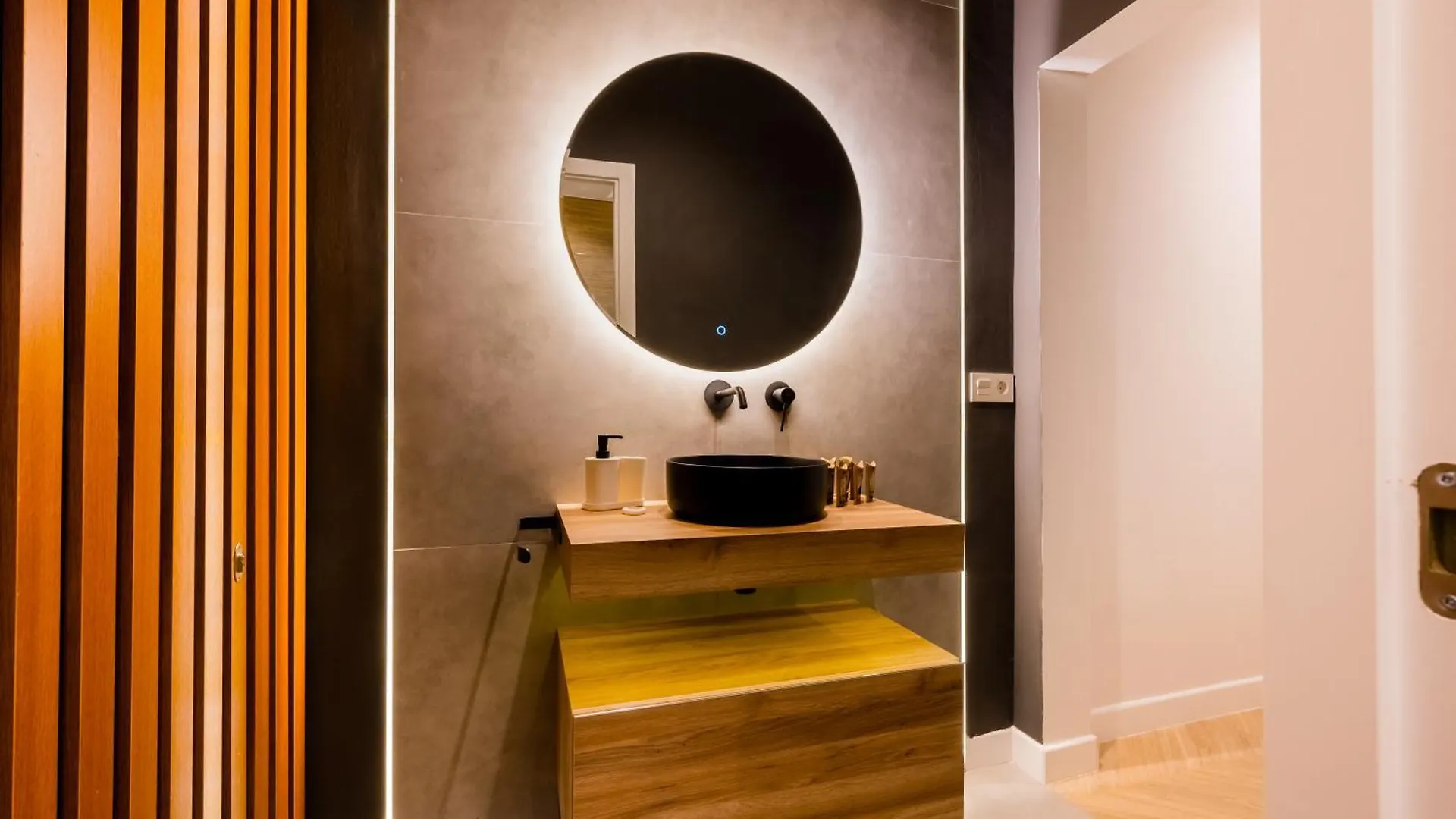 Elegant Apartment - 2 Bd 1 Bth - Center Sevilla